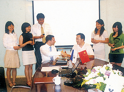 五指集團(tuán)與德國(guó)曼內(nèi)斯曼簽約